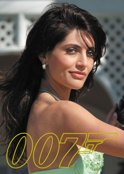 Caterina Murino as Solange in Casino Royale 007 Gold Gallery card
