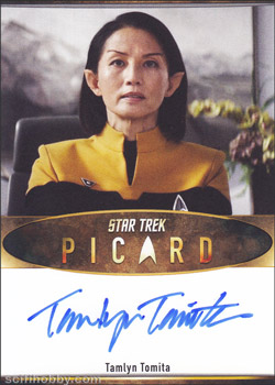 Tamlyn Tomita as Commander Oh Archive Box Exclusive Card